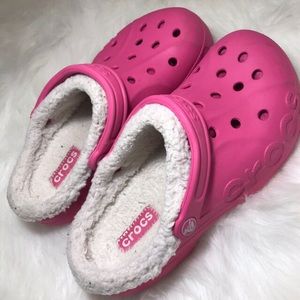 Pink fuzzy crocs size 8 women’s